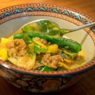 Minced chicken curry with yellow eggplants Nahm
